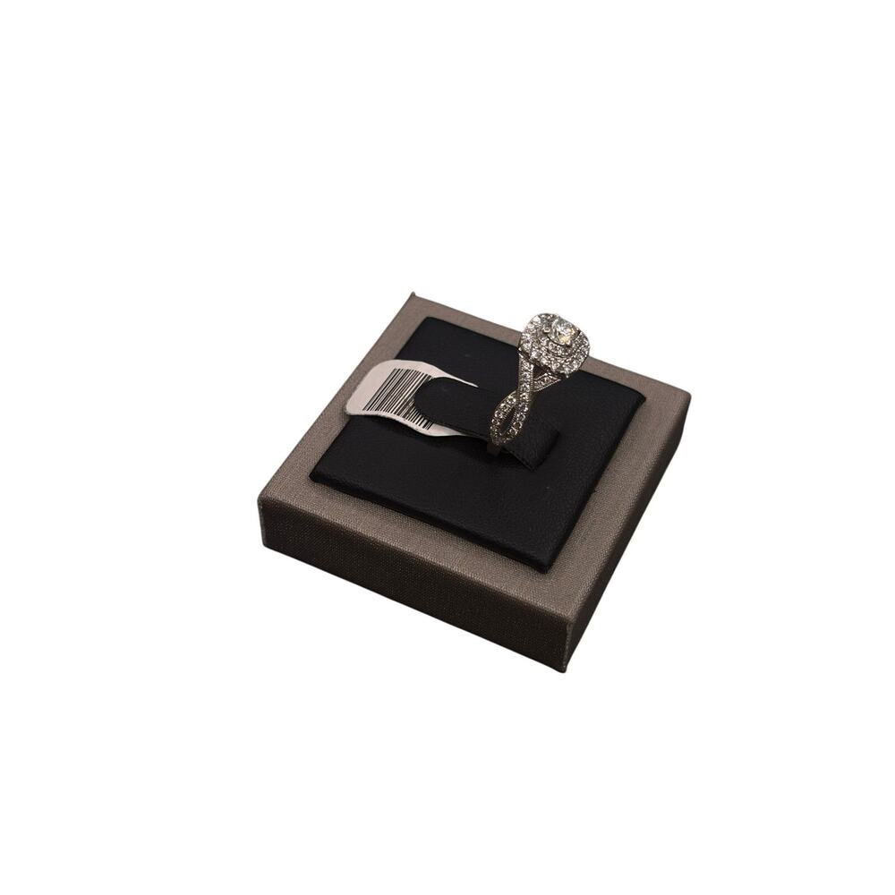 14K DIAMOND FLOWER RING - Picture 5 of 8